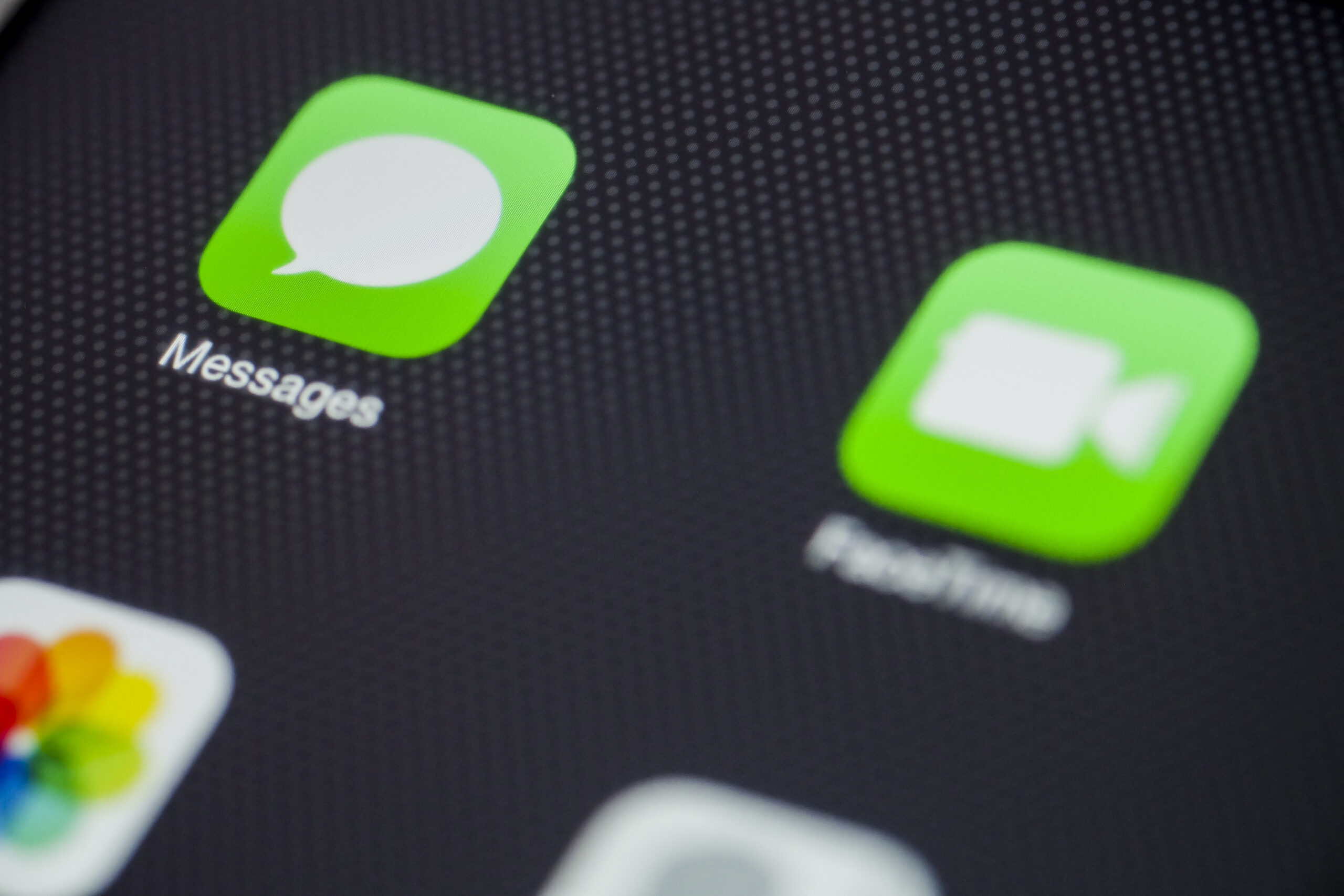 chiang mai thailand october 03 2014 apple message chat apps icon on apple new ipad air device screen background BD7eVGeO2fx scaled